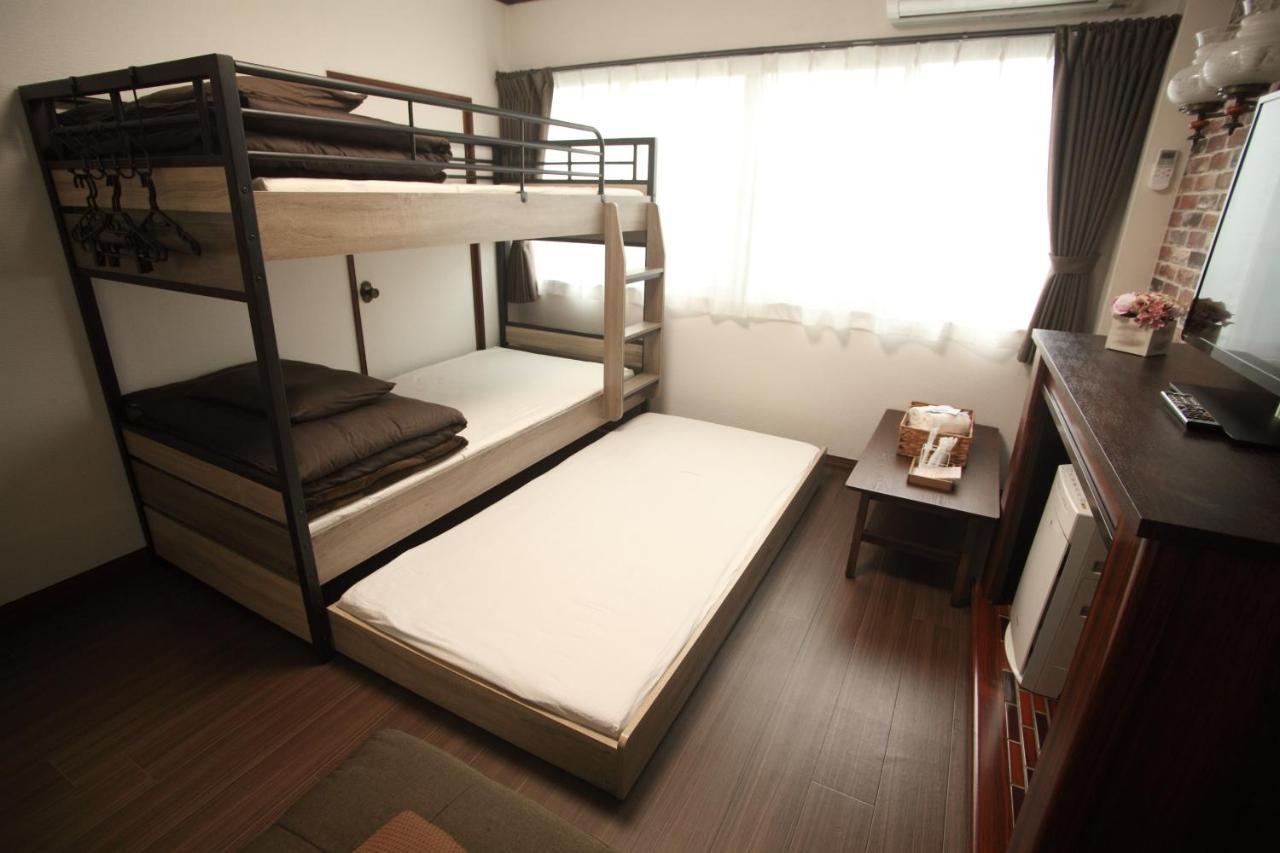 Guest House Futaba Osaka Exterior photo